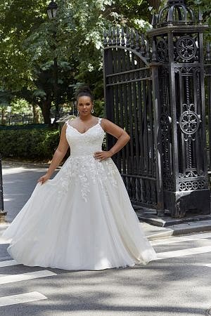 Curvy Bride Wedding Dresses
