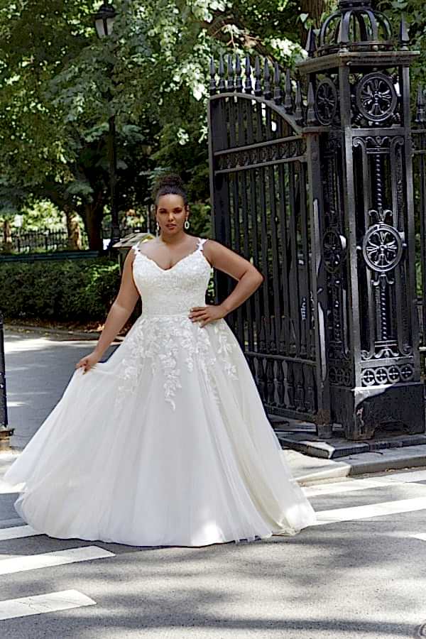 Curvy Bride Wedding Dresses